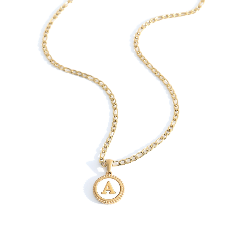 Collier lettre disque nacre — chaîne figaro