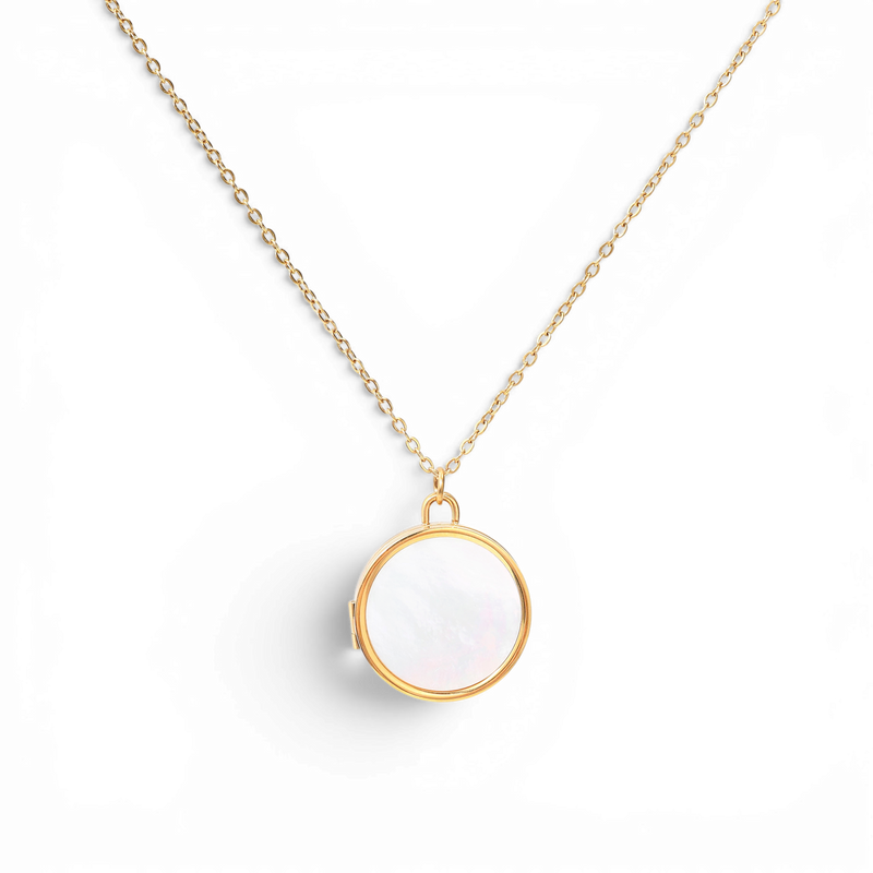 Collier médaillon de nacre