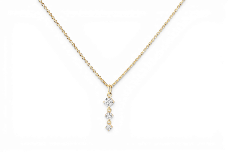 Collier pendentif trois pierres