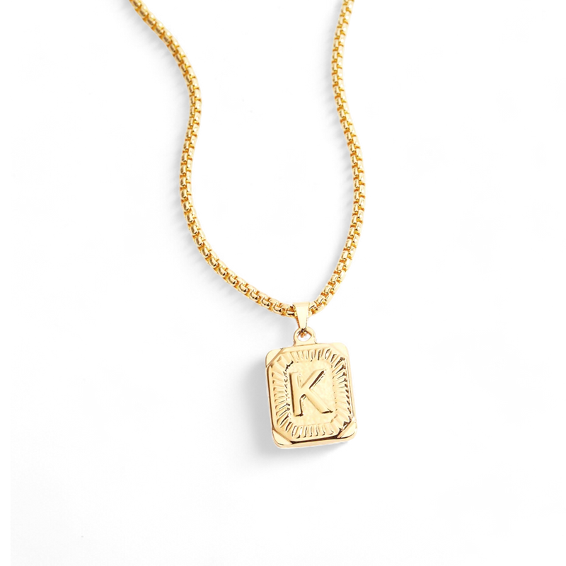Collier carte initiale sur chaîne rolo