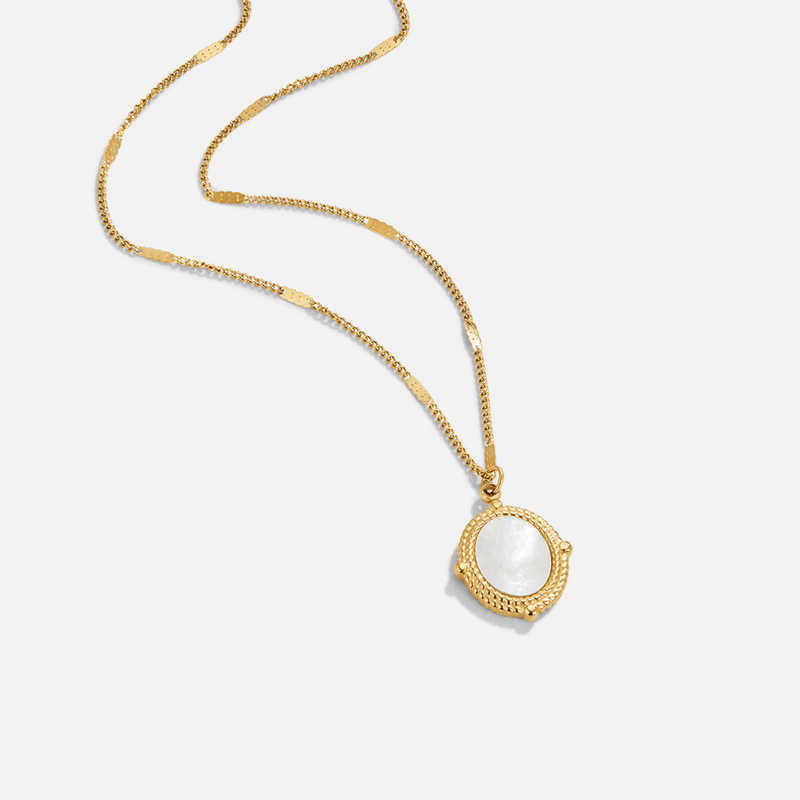 Bela halsband med pärla och snäckhänge