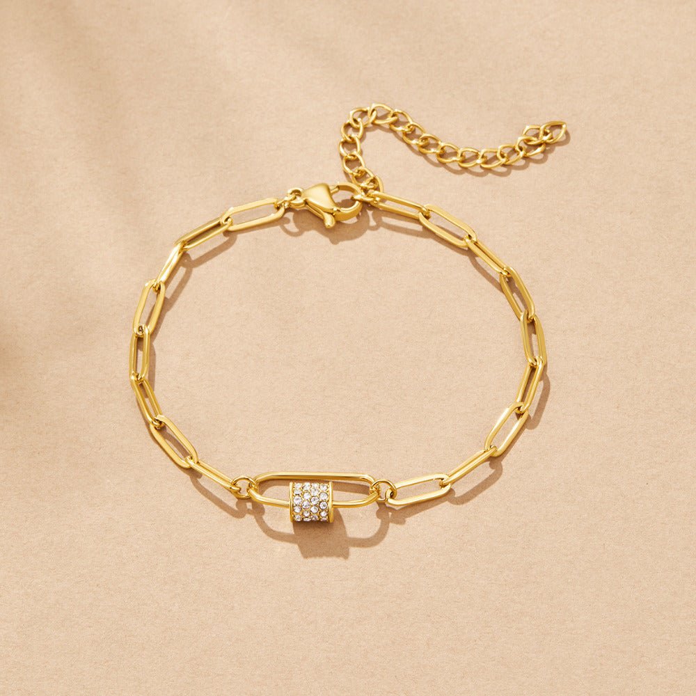 Gullfarget paperclip-armbånd med zirkonia-charm
