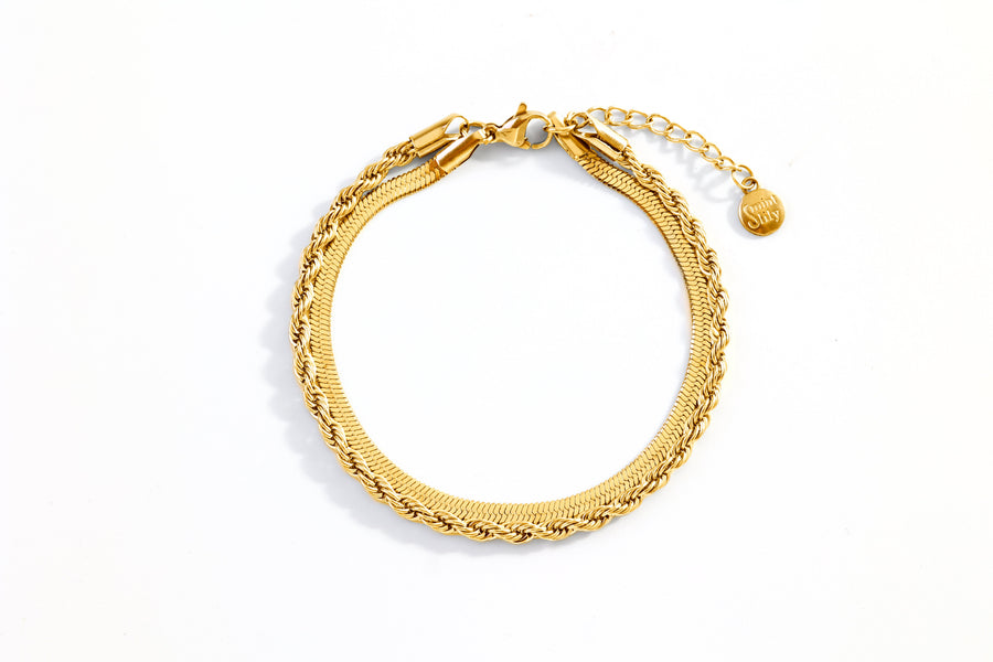 Bracelet superposé essentiel