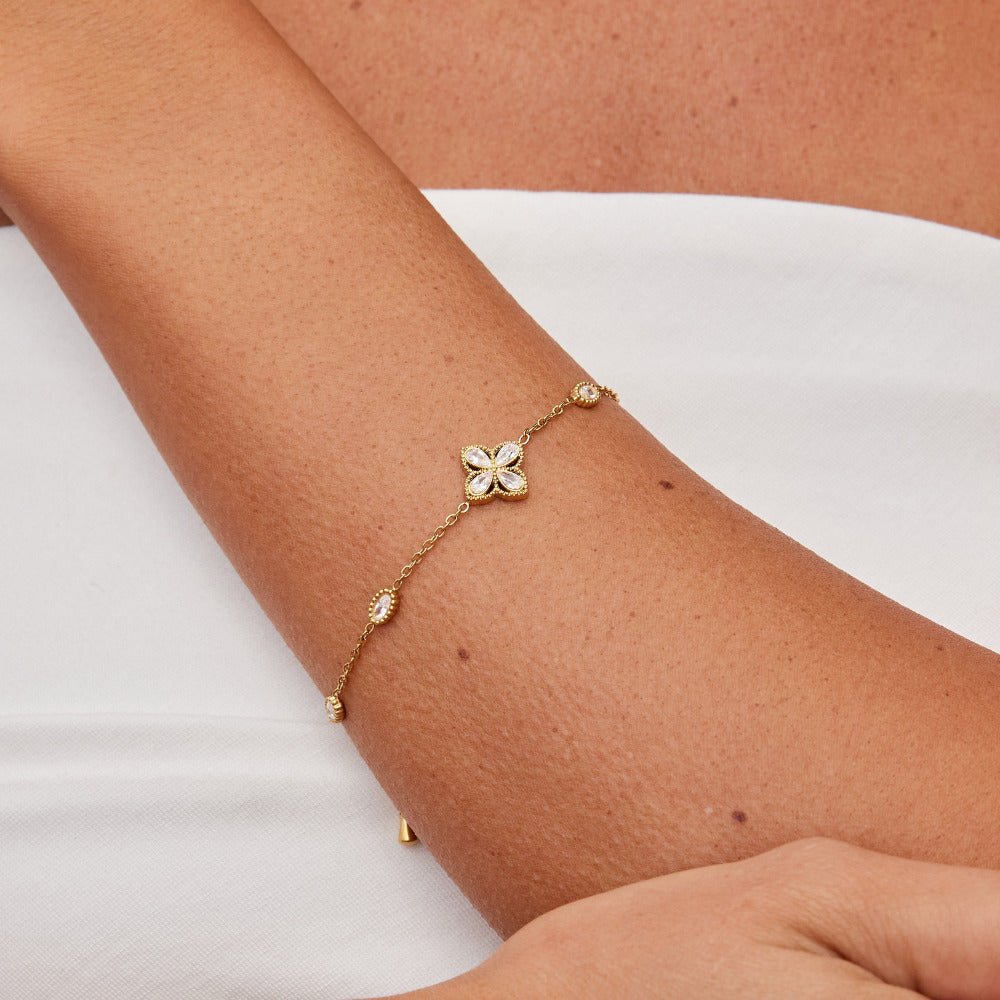 Gullfarget firkløverarmbånd med krystall – bilde 2