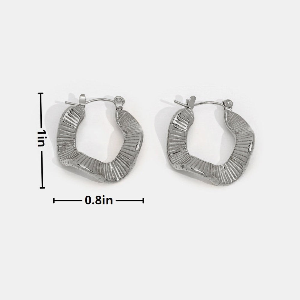 Sølvfargede geometriske ringøredobber med bølgete design – bilde 3