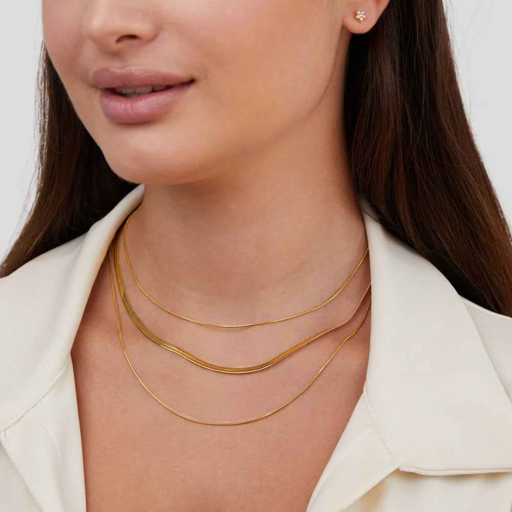 Halsband med tre lagrade kedjor guld – bild 3
