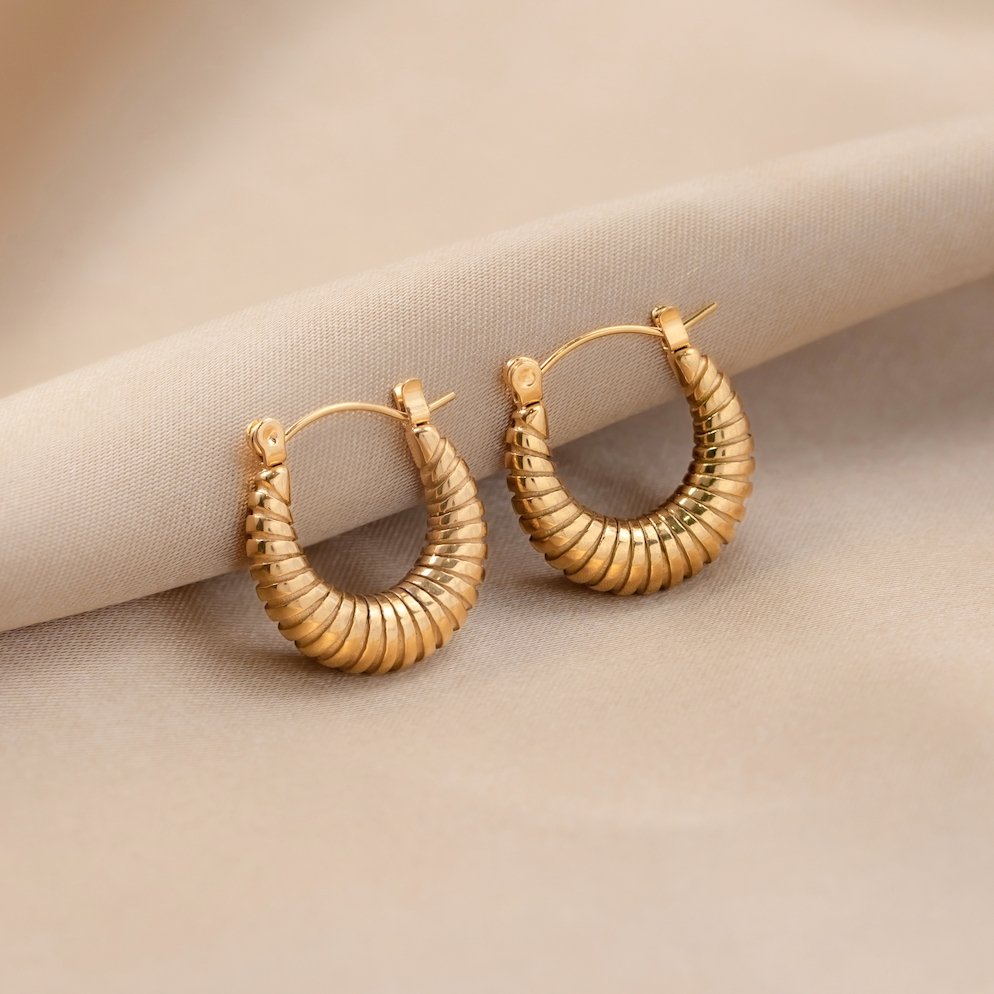 Mia gullfargede halvmåneformede hoops