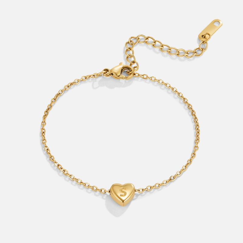 Armband med initial och hjärta