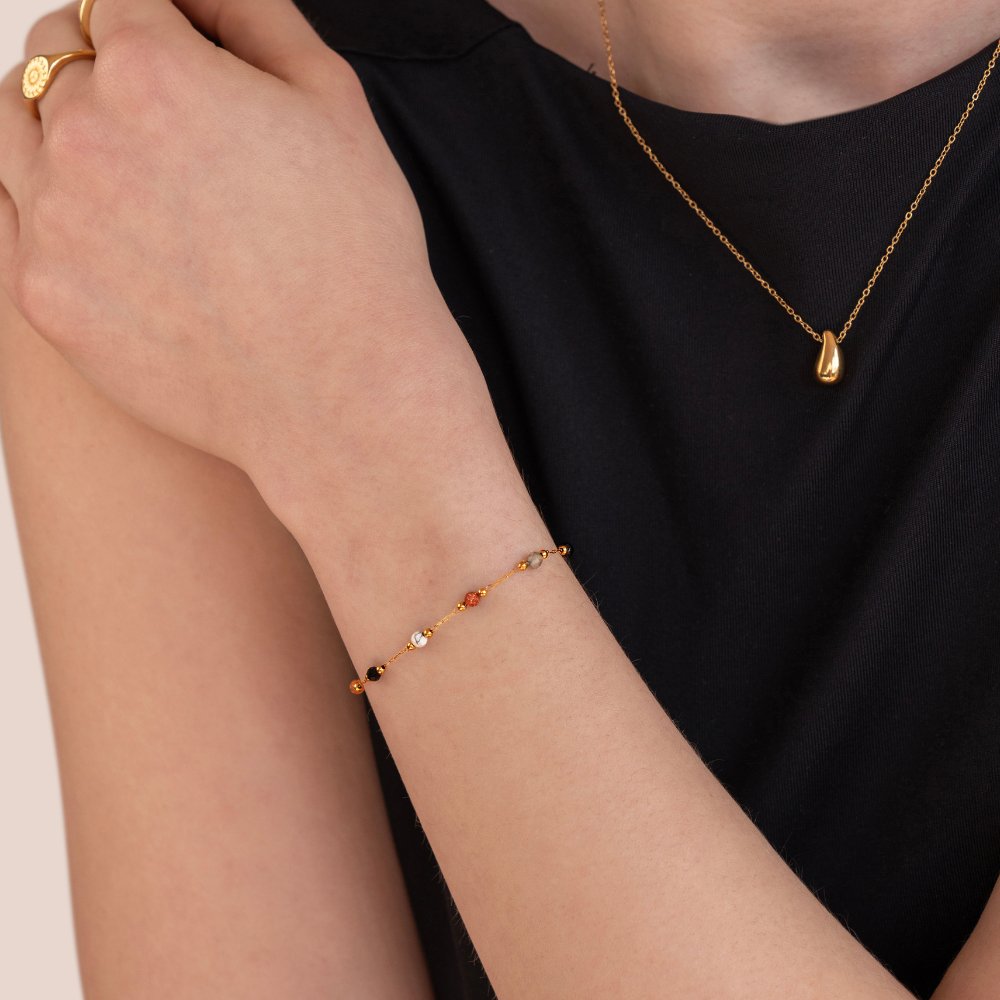 Lulu gullfarget armbånd med naturlige krystallperler – bilde 2