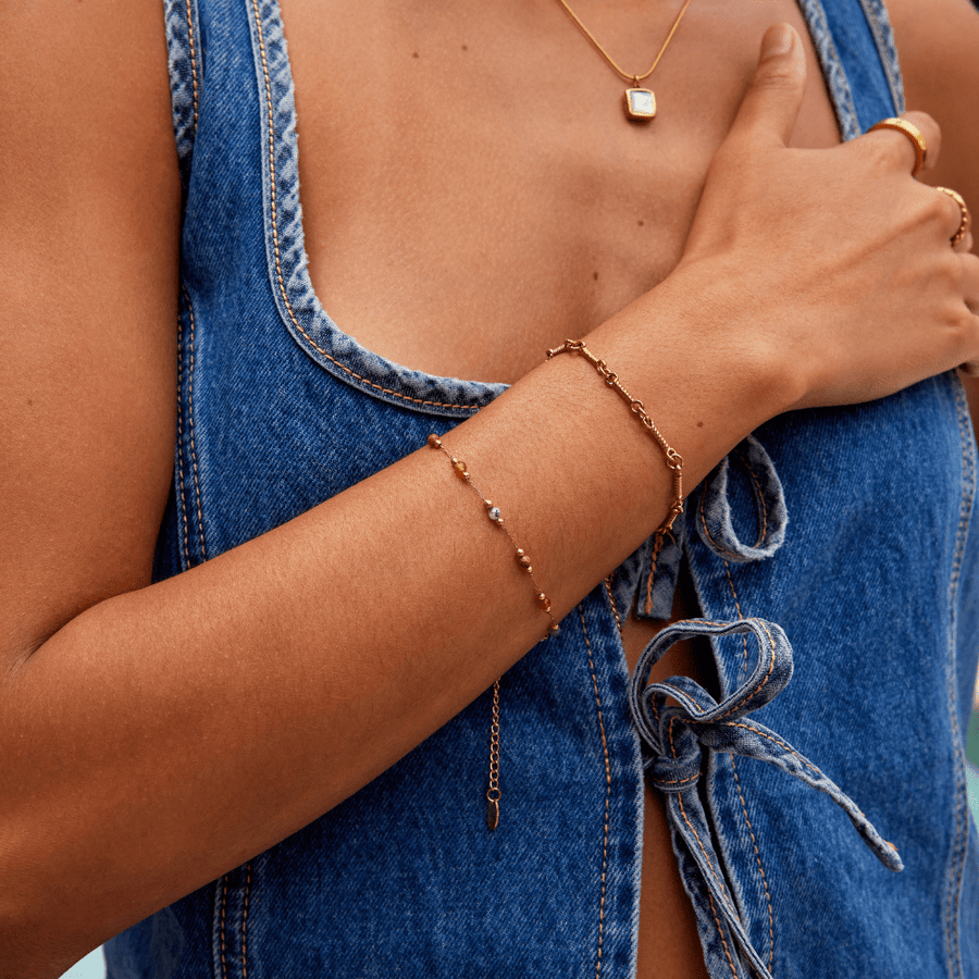 Lulu gullfarget armbånd med naturlige krystallperler – bilde 7