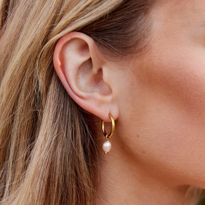 Bella gullfargede hoops med rosa ferskvannsperler – bilde 2