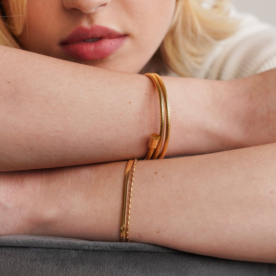 Selene gullfarget armbånd med slangekjede og perler – bilde 6