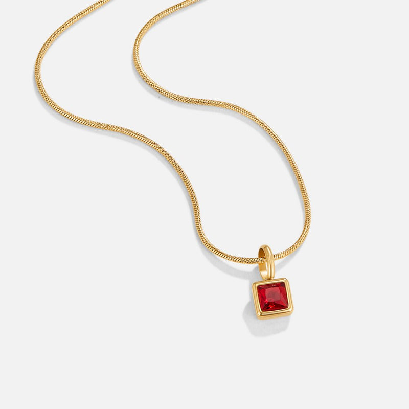 Halsband med fyrkantigt födelsestenshänge